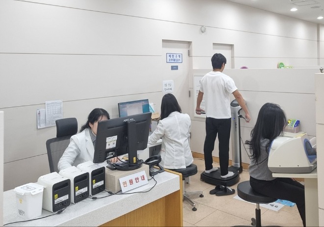 마포구보건소 마포건강관리센터에서 대사증후군 검진을 받는 모습.jpg